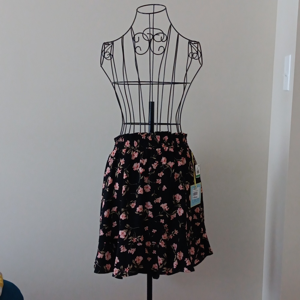 Cece Smocked Black Floral Skirt Large